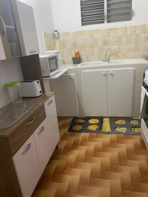Appartement A Proximite De La Plage Du Bourg ! Sainte-Anne  Dış mekan fotoğraf