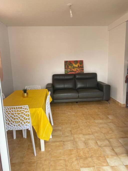 Appartement A Proximite De La Plage Du Bourg ! Sainte-Anne  Dış mekan fotoğraf
