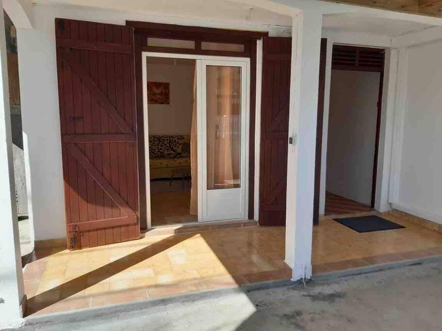 Appartement A Proximite De La Plage Du Bourg ! Sainte-Anne  Dış mekan fotoğraf