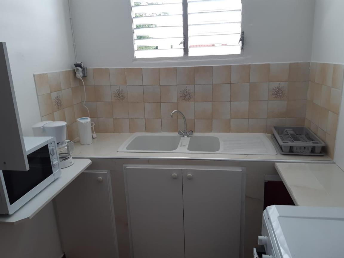 Appartement A Proximite De La Plage Du Bourg ! Sainte-Anne  Dış mekan fotoğraf