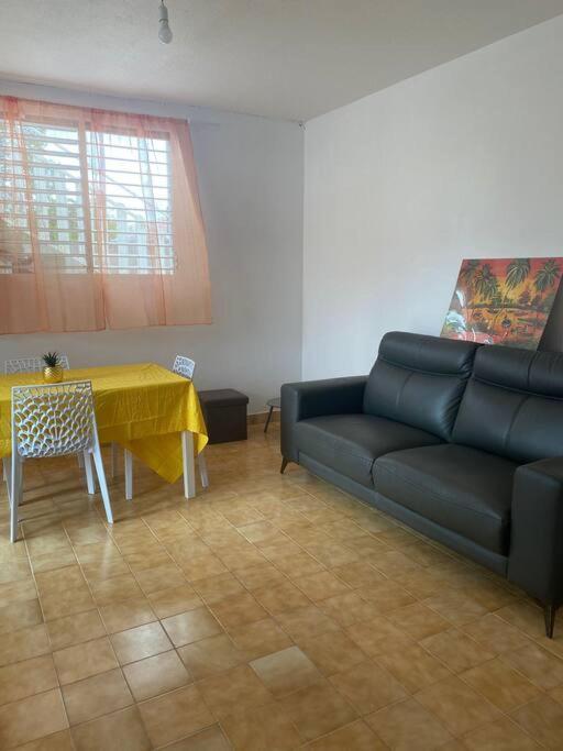 Appartement A Proximite De La Plage Du Bourg ! Sainte-Anne  Dış mekan fotoğraf